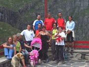 34 Foto di gruppo con gli amici e i rifugisti
